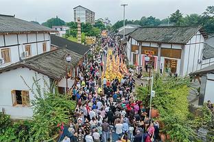 看看这两翼齐飞！本期送分题，你能说出首发11人分别是谁吗？